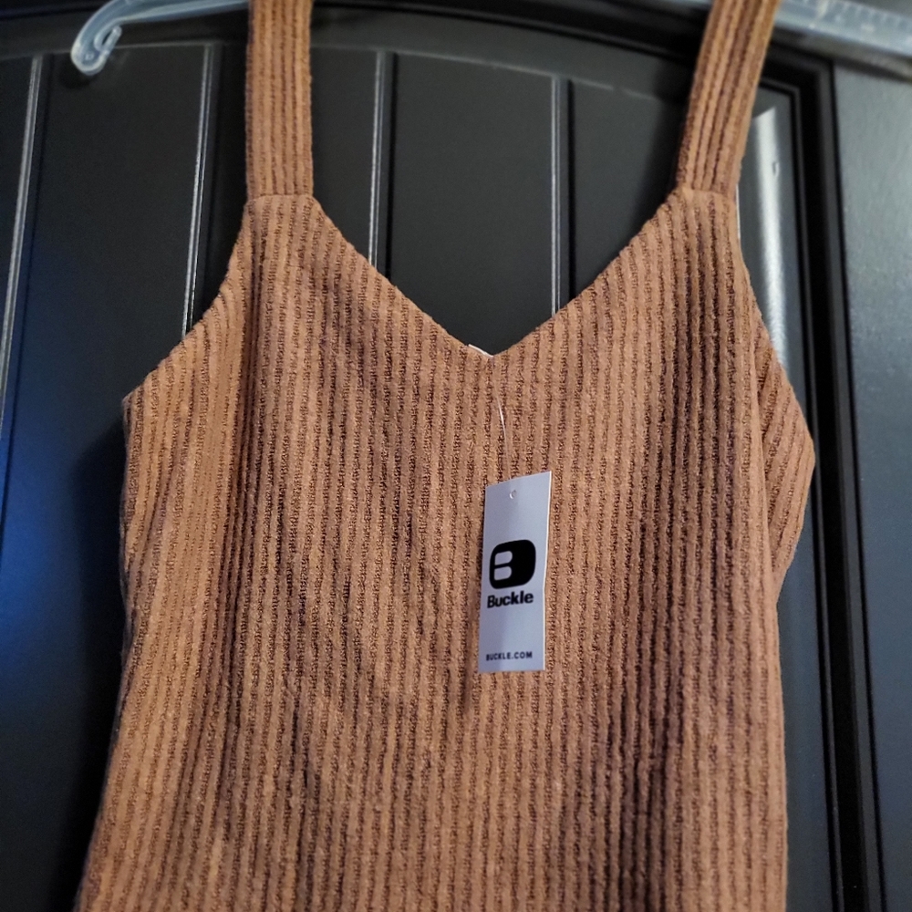 The buckle ribbed tank top crop